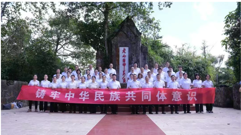 天信所与麻栗坡县委统战部、中闻所、泰华所联合开展爱国主义双主题系列活动(图7) 1-251029163I0305.png