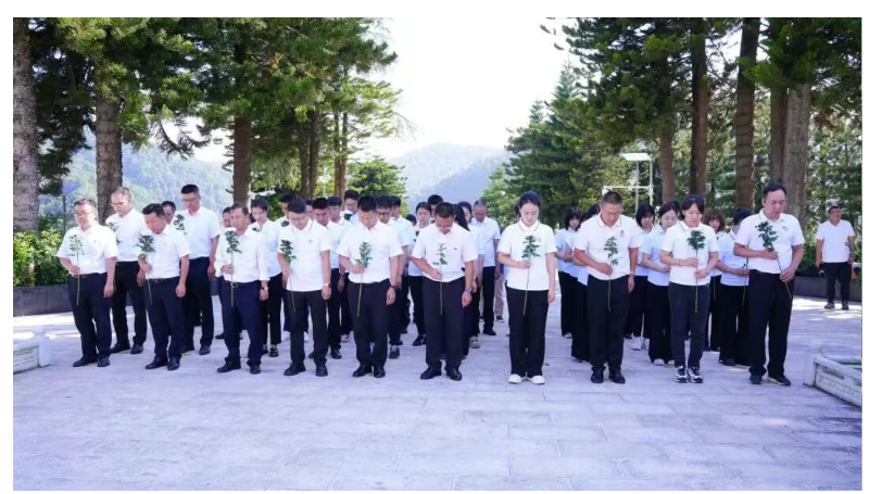 天信所与麻栗坡县委统战部、中闻所、泰华所联合开展爱国主义双主题系列活动(图10) 1-251029163J1415.png